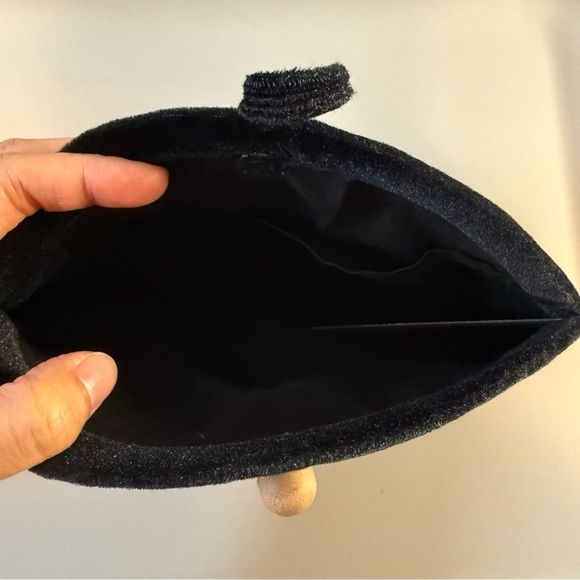 Stella Collections Beautiful Handmade Wicker Clutch - Picture 4 of 4